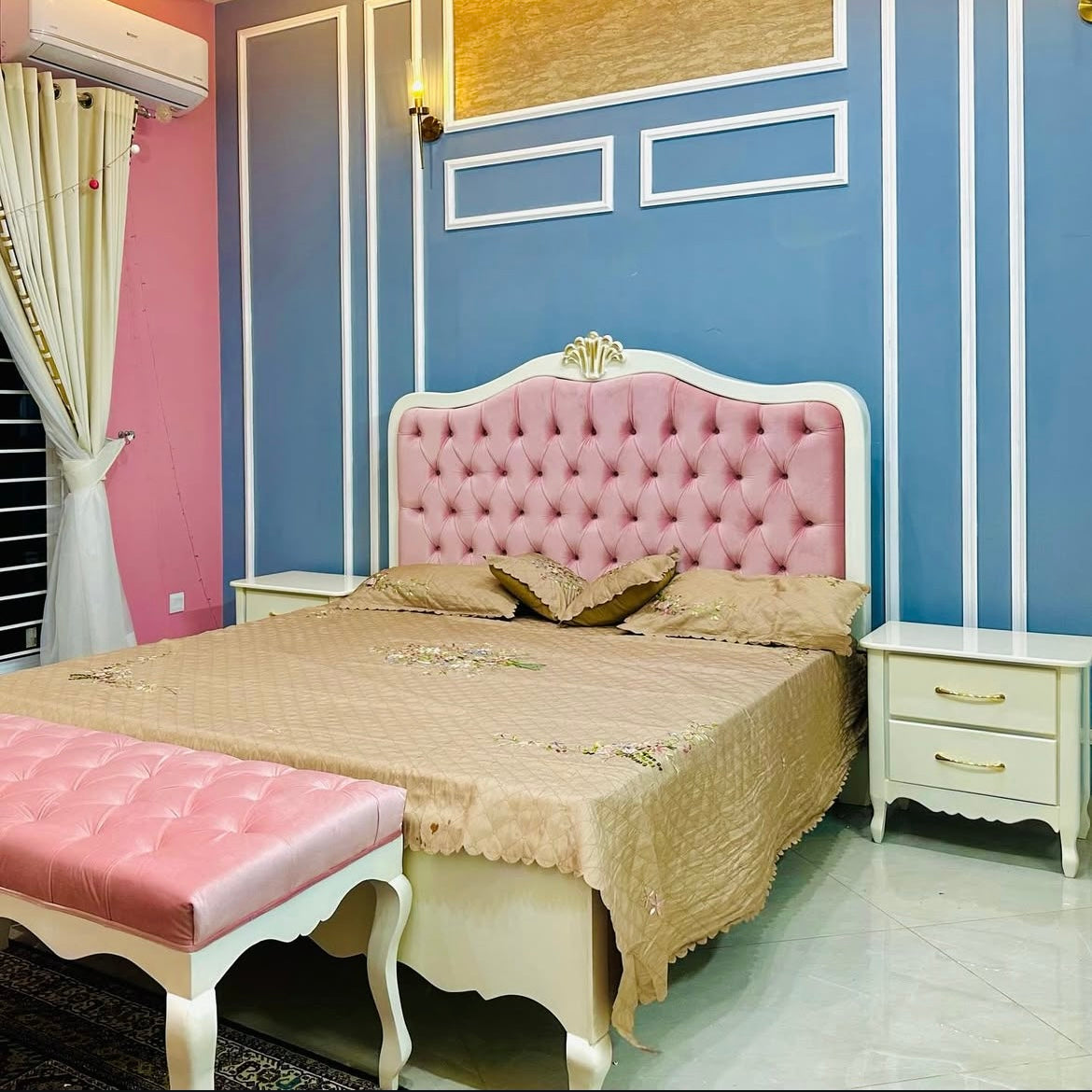 Crowning Glory Bedroom Set