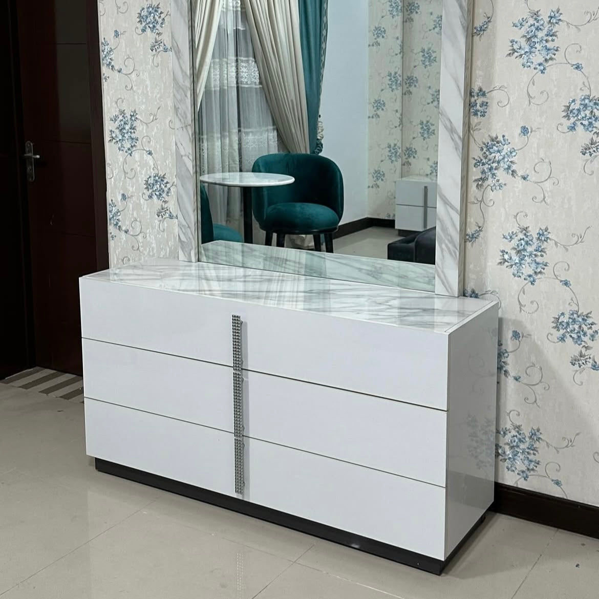 LowPro Relax Bedroom Set