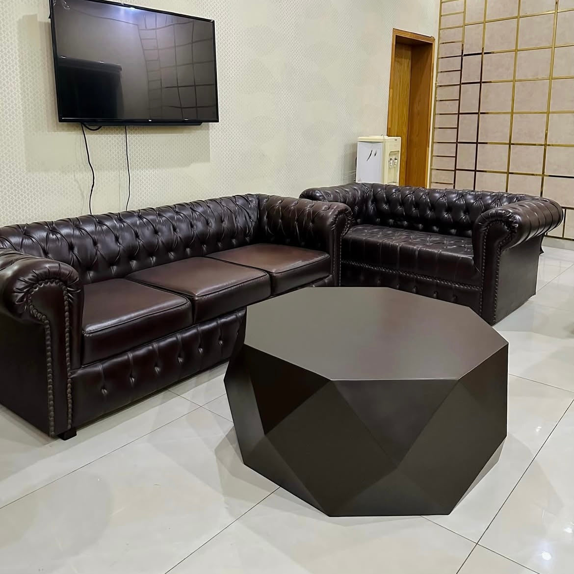 Chesterfield & Hexagonal Centre Piece